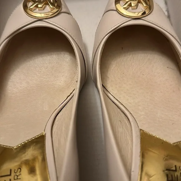 Michael Kors  Caroline Charm Pump in Vanilla color size 7 - Picture 5 of 5